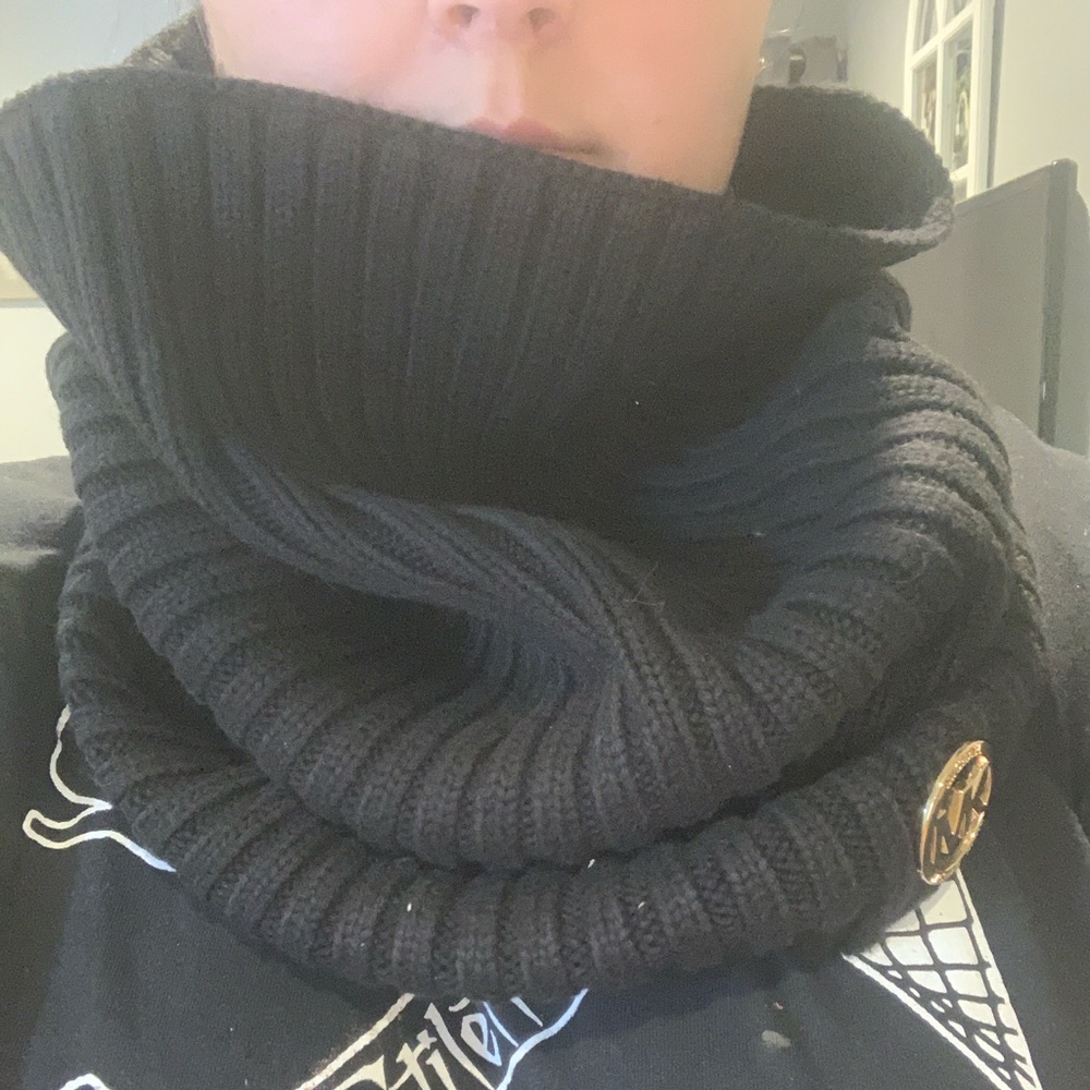 Michael Kors Neck Warmer